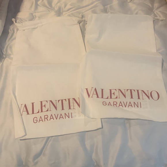 Valentino Garavani Bold Red Gift Box - Picture 4 of 4